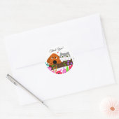 Kute hond en kat met bloemen en vlinder ronde sticker (Envelop)