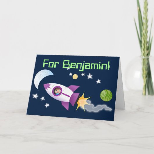 Kute jongen in de cartoon van raketten kaart (Voorkant)