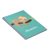 Kute Kawaii-Baby-sleuf in boom met licht Blauwgroe Notitieboek (Rechterzijde)