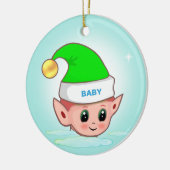 Kute kerstelf op lichtblauw keramisch Ornament (Links)