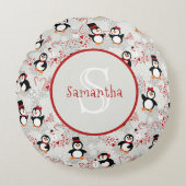 Kute kerstpinguïns Gepersonaliseerd Monogram Rond Kussen (Voorkant)