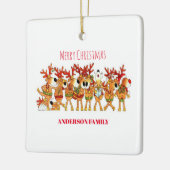 Kute kerstrenrendiertje die keramisch zingen ornament (Links)