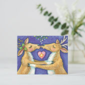 Kute kerstrenrendiertje, Romantic Kiss w Mistletoe Feestdagenkaart (Staand voorkant)