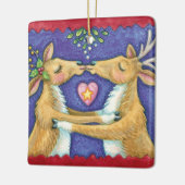 Kute kerstrenrendiertje, Romantic Kiss w Mistletoe Keramisch Ornament (Links)
