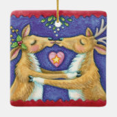 Kute kerstrenrendiertje, Romantic Kiss w Mistletoe Keramisch Ornament (Achterkant)