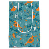 Kute kerstvogels en sneeuwvlokken medium cadeauzakje (Achterkant)