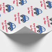 Kute kind blauw speelgoed op kerstavond cadeaupapier (Hoek)