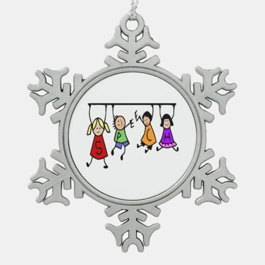 Kute Kinder Cartoon Holding Speech Words Tin Sneeuwvlok Ornament (Voorkant)