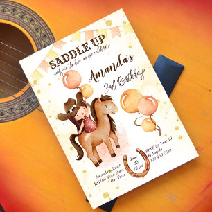 Kute kleine cowgirl zadelle op verjaardag uitnodig kaart