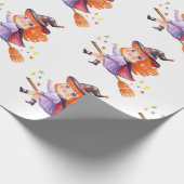 Kute kleine heks die op een bordemstick vliegen cadeaupapier (Hoek)