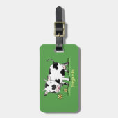 Kute koe in de illustratie van de groene cartoon bagagelabel (Voorkant verticaal)