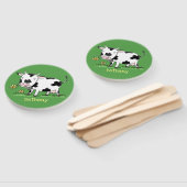 Kute koe in de illustratie van de groene cartoon handwaaier (Niet-gemonteerd)