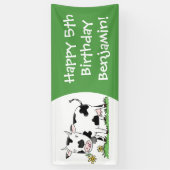 Kute koe in de illustratie van de groene cartoon spandoek (Verticaal)