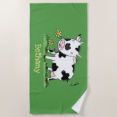 Kute koe in de illustratie van de groene cartoon strandlaken (Voorkant)