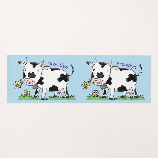 Kute koe in de illustratie van de groene cartoon yogamat (Voorkant (horizontaal))