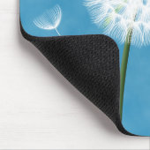 Kute ladybug bovenop een andelion muismat (Hoek)