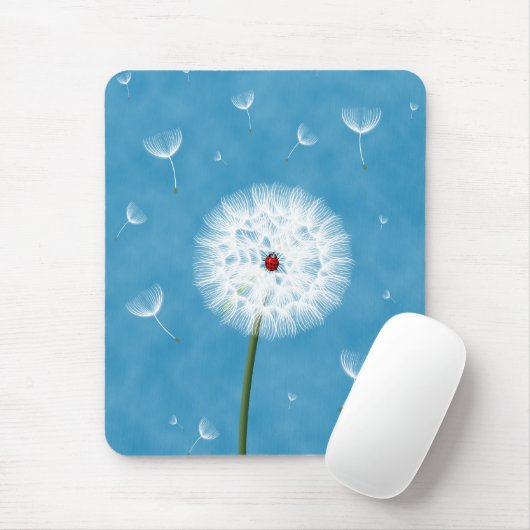 Kute ladybug bovenop een andelion muismat (Met muis)