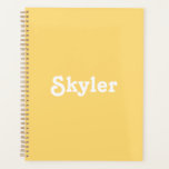 Kute light oranje aangepaste naam tekstjaar monogr planner<br><div class="desc">Schattige licht oranje aangepaste naam tekstjaar of monogram gepersonaliseerde agenda,  Planner.  witte tekst,  lichte oranje effen achtergrond. U kunt het aanpassen met jouw naam,  monogram,  initialen,  jaar of aangepaste tekst.</div>