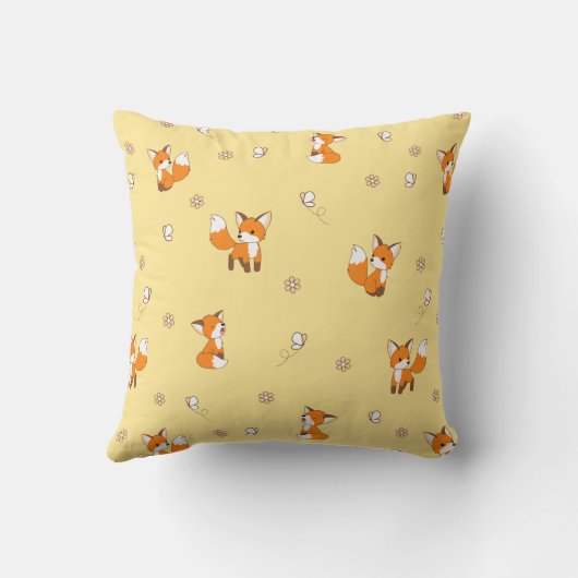 Kute Little Foxes op Yellow Kussen (Achterkant)