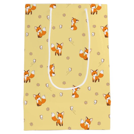 Kute Little Foxes Pattern on Yellow Medium Cadeauzakje (Achterkant)