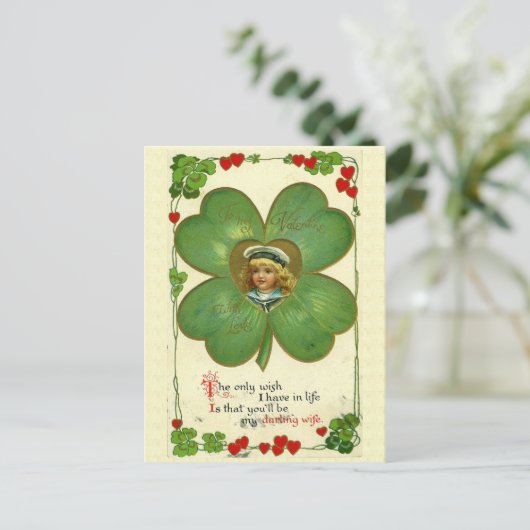 Kute Little Girl Vier Leaf Clover Flowers Briefkaart (Staand voorkant)