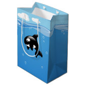 Kute Little Orca Whale in Ocean Medium Cadeauzakje (Achterkant Gekanteld)