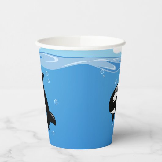 Kute Little Orca Whale in Ocean Papieren Bekers (Links)