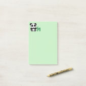 Kute Little Panda met een Bamboo Stick Monogram Post-it® Notes (Op bureau)