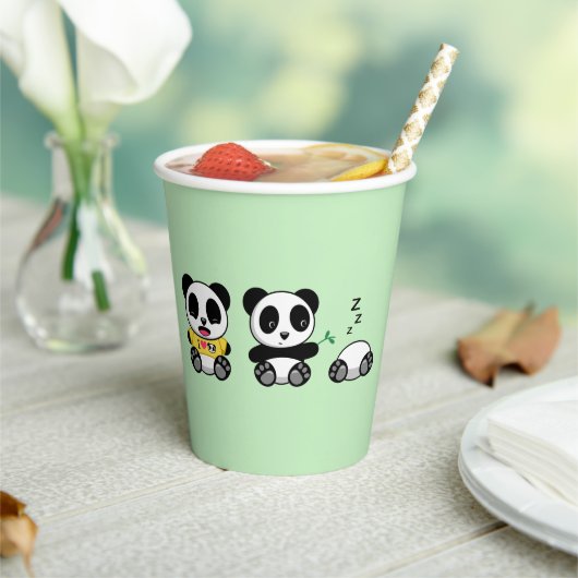 Kute Little Pandas on Green Papieren Bekers (Insitu)