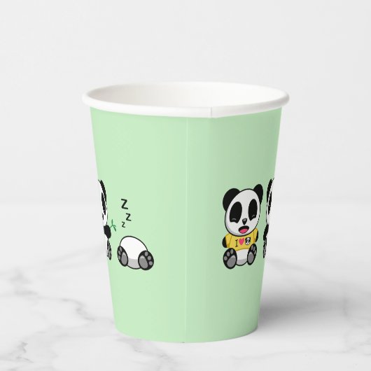 Kute Little Pandas on Green Papieren Bekers (Rechts)