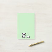 Kute Little Pandas on Green Post-it® Notes (Op bureau)