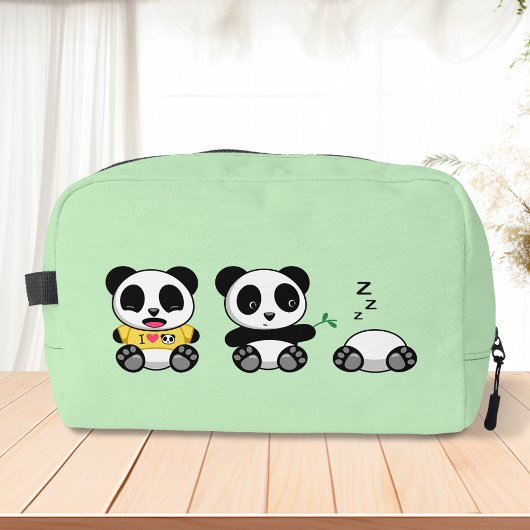 Kute Little Pandas on Green Toilettasje