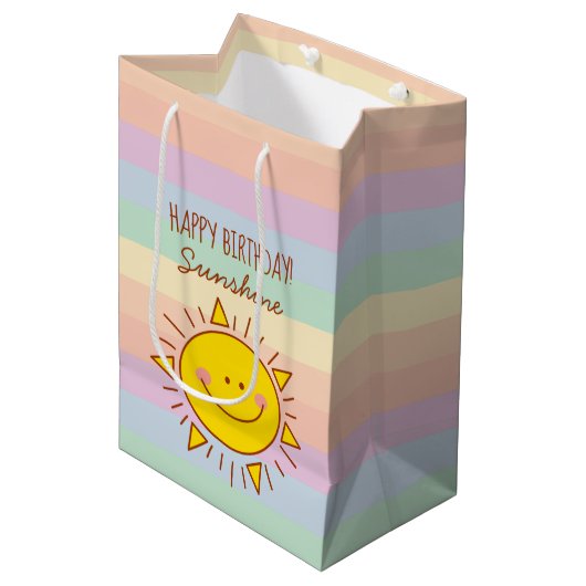 Kute Little Rainbow Sunshine Kinder Happy Birthday Medium Cadeauzakje (Voorkant Gekanteld)