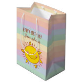 Kute Little Rainbow Sunshine Kinder Happy Birthday Medium Cadeauzakje (Achterkant Gekanteld)
