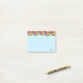 Kute meerkleurige bloemen op lichtblauw post-it® notes (Op bureau)