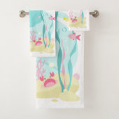 Kute Mermaid Diving onder het Zee Bad Handdoek (Insitu)