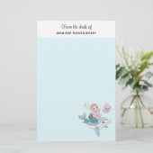 Kute Mermaid Riding a Dolphin under Zee Briefpapier (Staand voorkant)