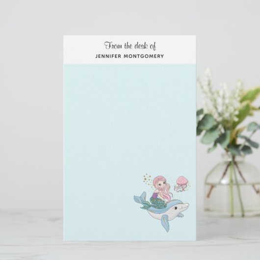 Kute Mermaid Riding a Dolphin under Zee Briefpapier (Staand voorkant)