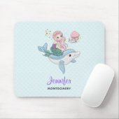 Kute Mermaid Riding a Dolphin under Zee Muismat (Met muis)