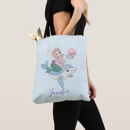 Kute Mermaid Riding a Dolphin under Zee Tote Bag (Dichtbij)