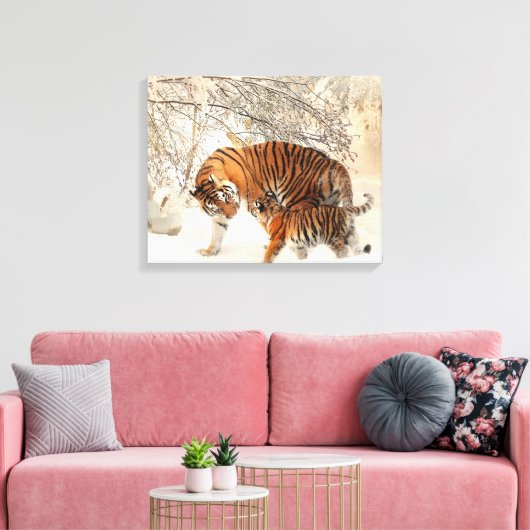Kute moeder tijger met Baby in sneeuw Canvas Afdruk (Insitu (Woonkamer))