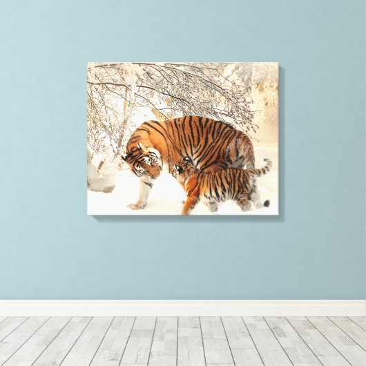 Kute moeder tijger met Baby in sneeuw Canvas Afdruk (Insitu (Houten vloer))