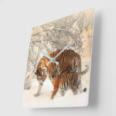 Kute moeder tijger met Baby in sneeuw Vierkante Klok (Hoek)