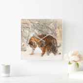 Kute moeder tijger met Baby in sneeuw Vierkante Klok (Huis)