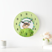 Kute Monkey die van achter op een Struik kijkt Grote Klok (Huis)