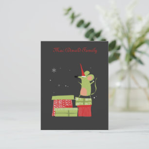 Kute muis boven op X-mas geschenken Briefkaart