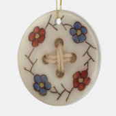 Kute naaigarend Button met bloemen Keramisch Ornament (Links)
