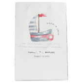 Kute Nautical Soft Red Blue Sailboat Kids Birthday Medium Cadeauzakje (Voorkant)