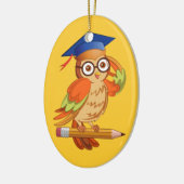 Kute nerd-uil bovenop een potlood keramisch ornament (Links)