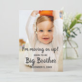 Kute New Big Brother Zwangerschap Aankondiging Fot (Staand voorkant)